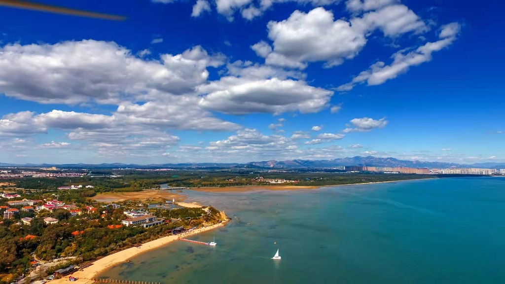 秦皇岛盛典，嘉宾云集，观众热情如火